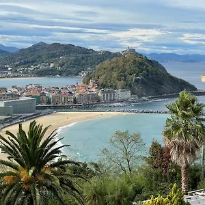  Apartamento Usandizaga Apartment, Second Line Beach, Free Parking